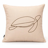 Față de pernă decorativă 45x45 broască țestoasă desenată pe fond crem pe fundal alb