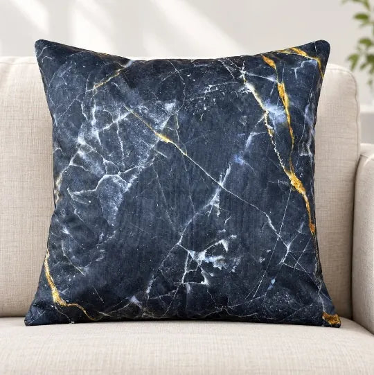 Față de pernă decorativă 45x45 cu model marmură bleumarin și vene aurii