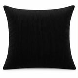 Față de pernă decorativă 45x45 negru cu aspect reiat pe fundal alb