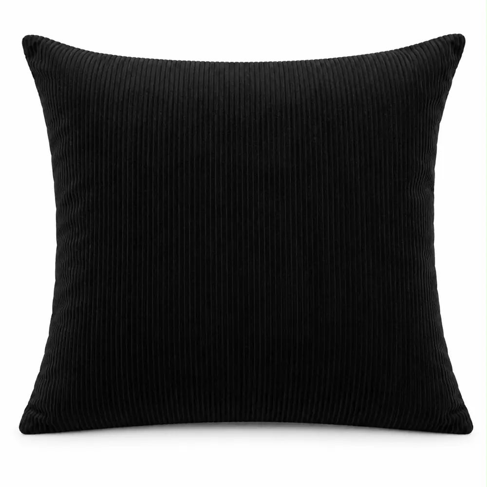 Față de pernă decorativă 45x45 negru cu aspect reiat pe fundal alb