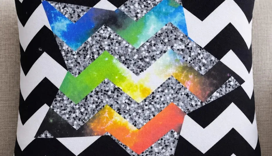 Față de pernă decorativă 45x45 cu zigzag alb-negru și stea multicoloră
