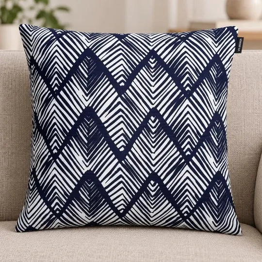 Față de pernă decorativă 45x45 cu model zigzag bleumarin pe fond alb
